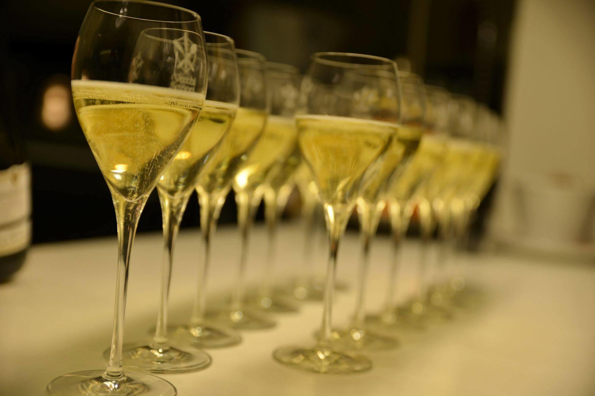 Hotel Miramonti Enoteca Pove del Grappa ภายนอก รูปภาพ
