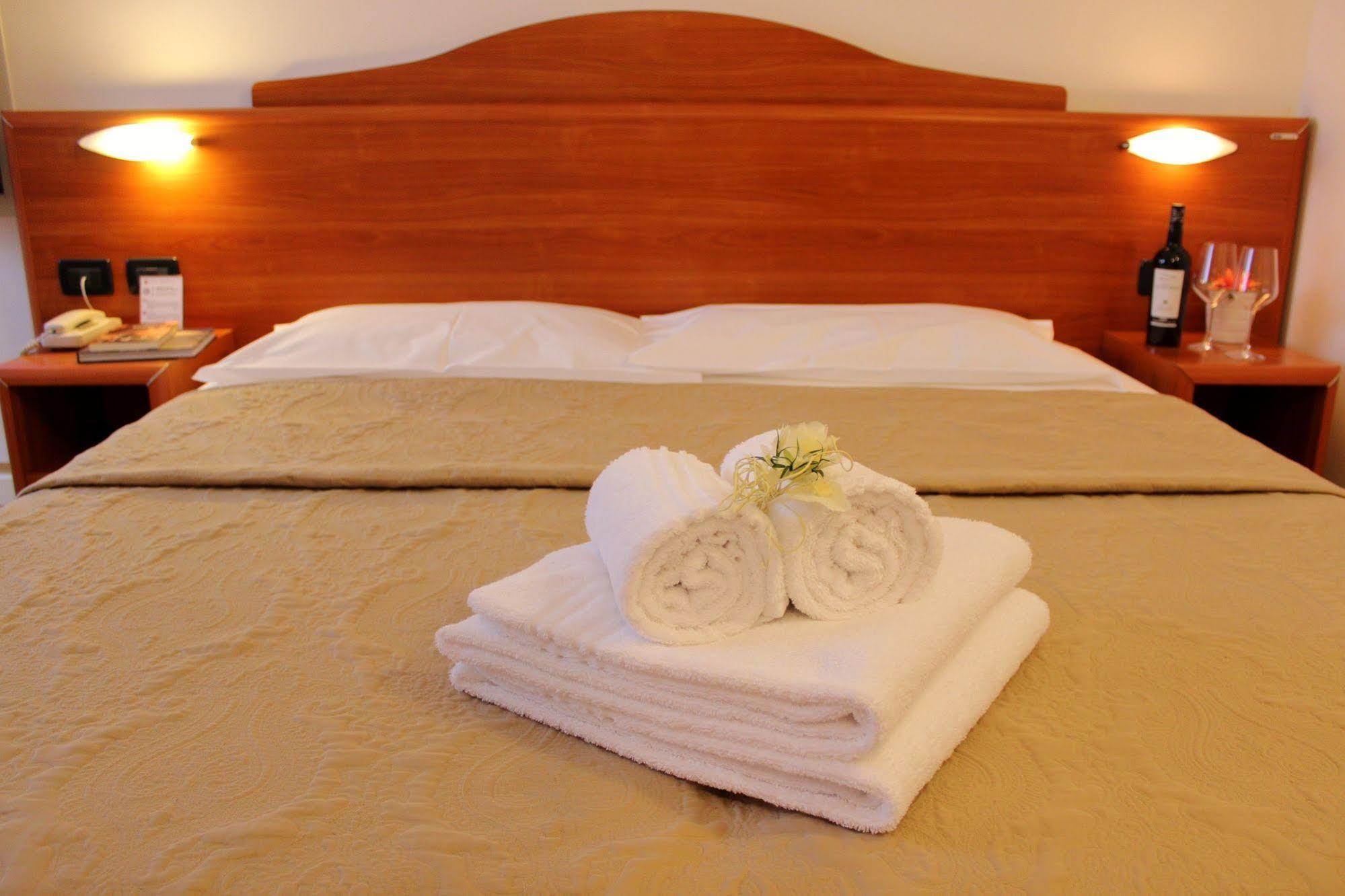 Hotel Miramonti Enoteca Pove del Grappa ภายนอก รูปภาพ
