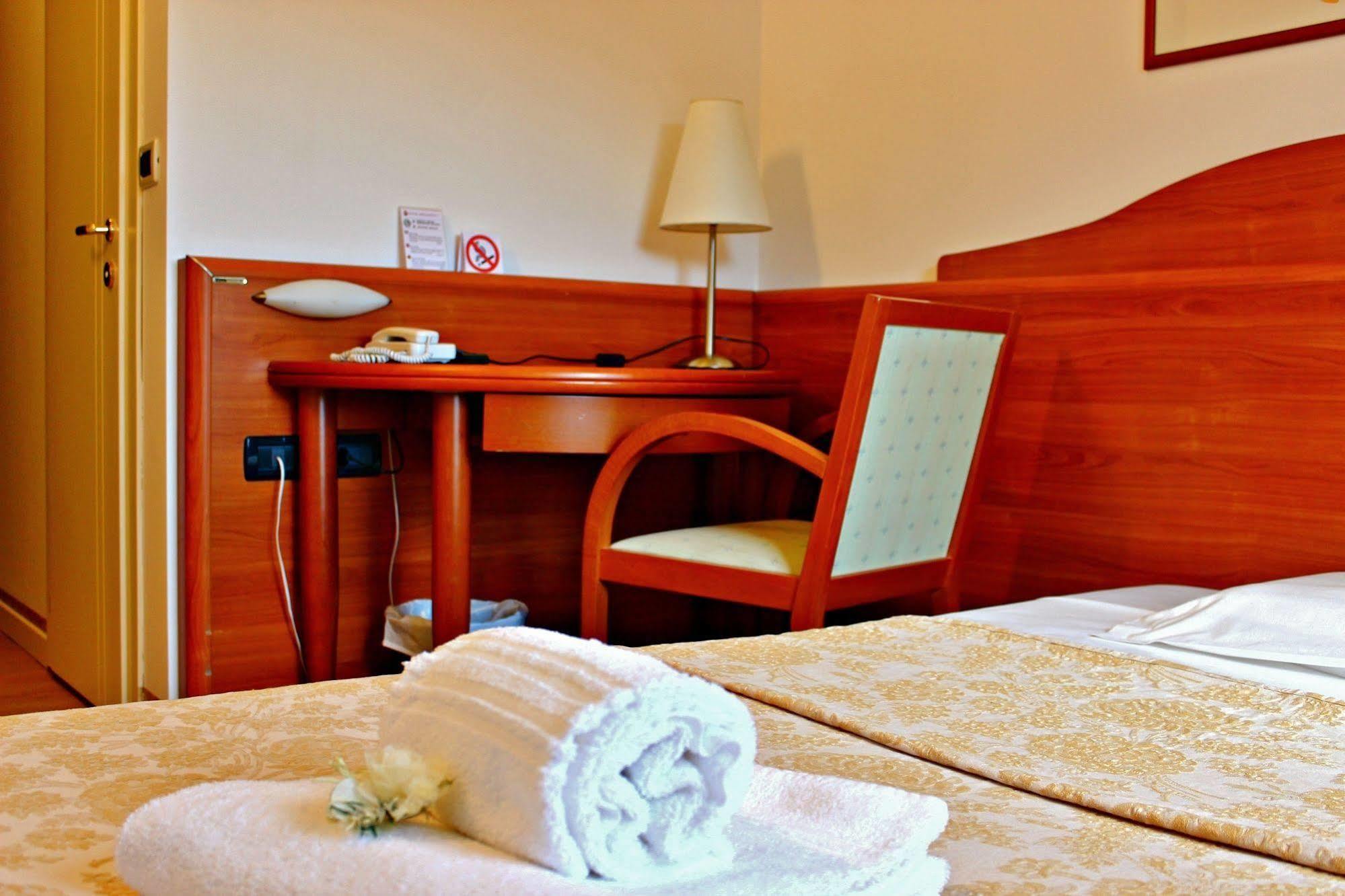 Hotel Miramonti Enoteca Pove del Grappa ภายนอก รูปภาพ