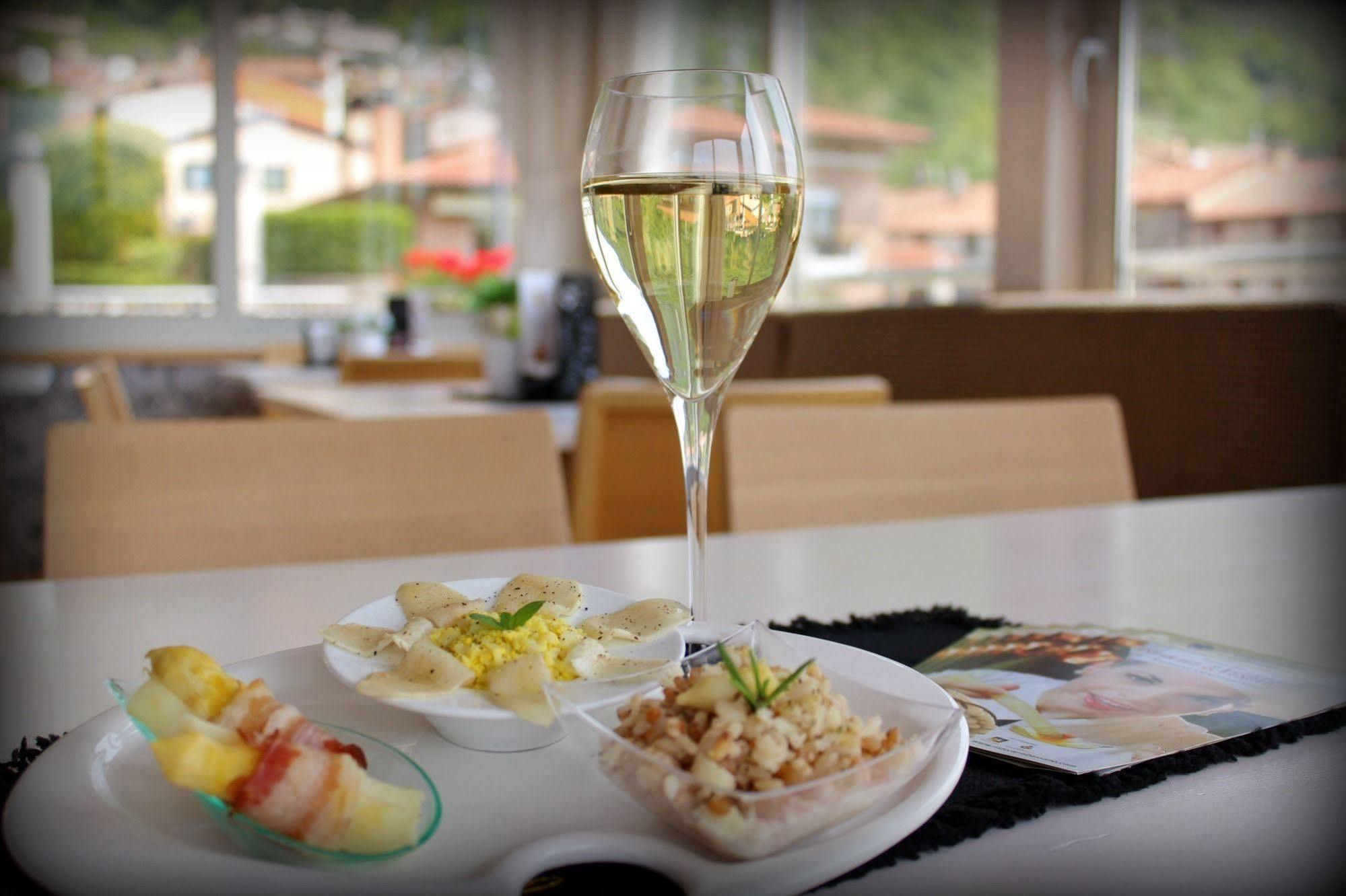 Hotel Miramonti Enoteca Pove del Grappa ภายนอก รูปภาพ