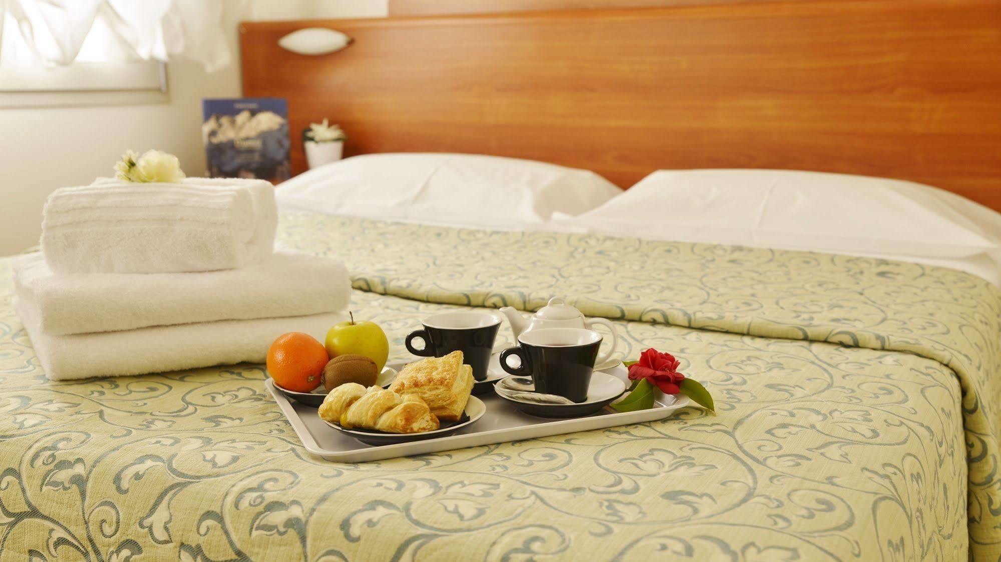 Hotel Miramonti Enoteca Pove del Grappa ภายนอก รูปภาพ